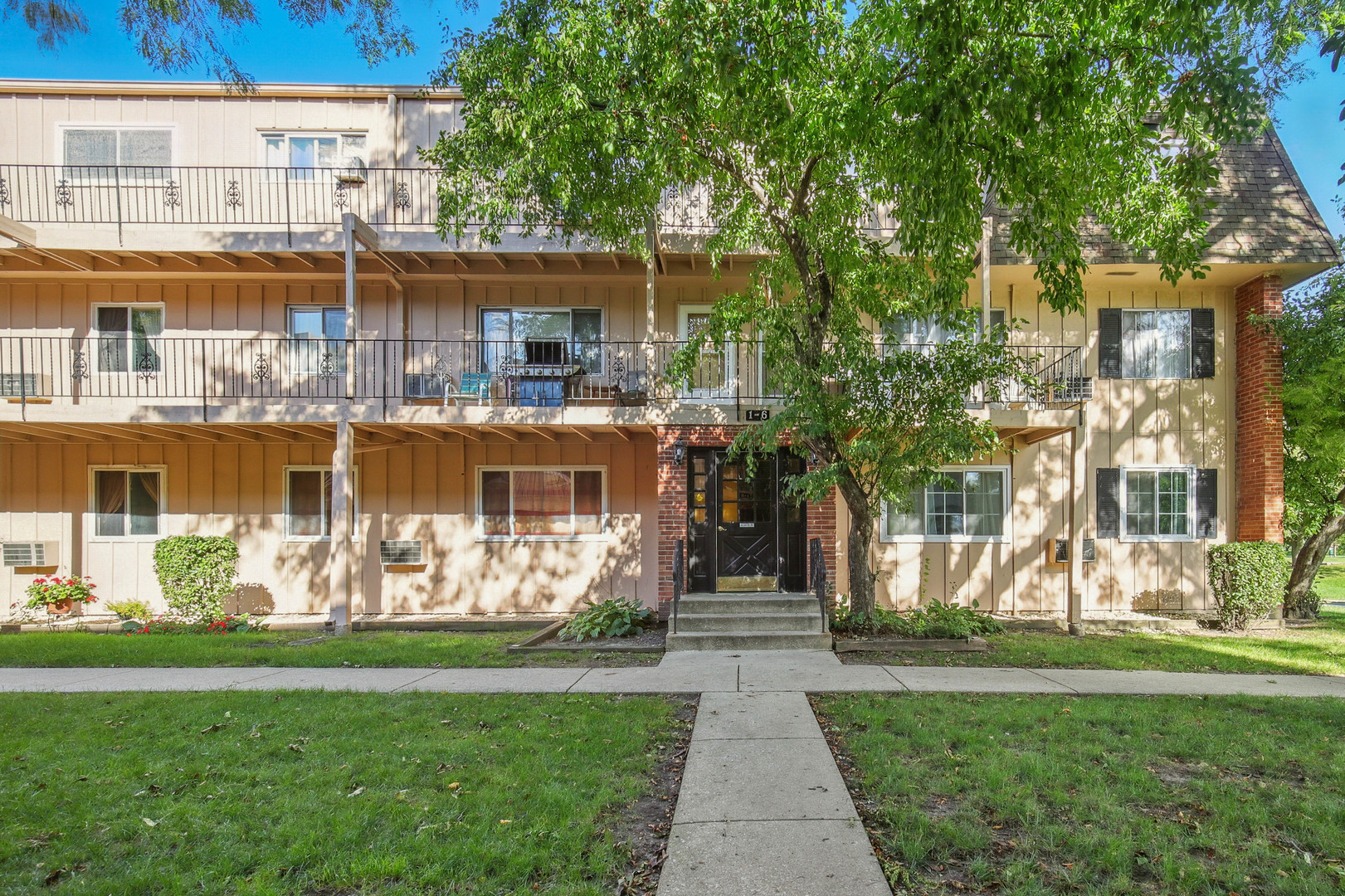 2506 Algonquin Road #1, Rolling Meadows, IL 60008