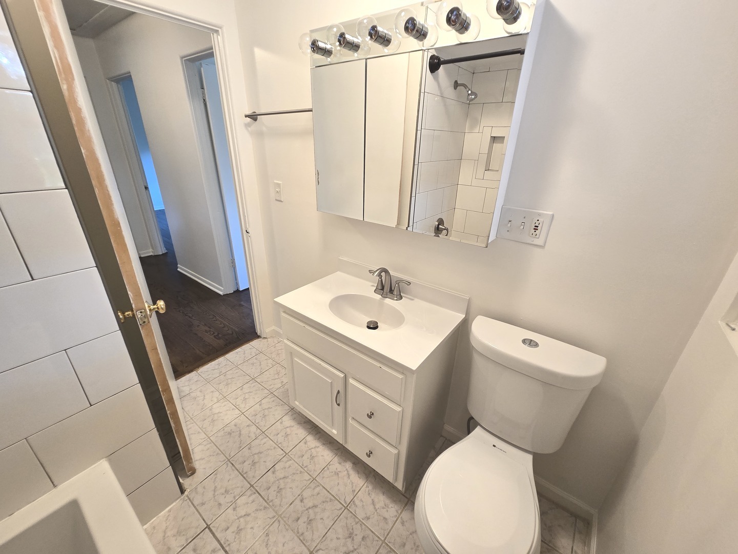 901 E Krage Drive, Addison, IL 60101