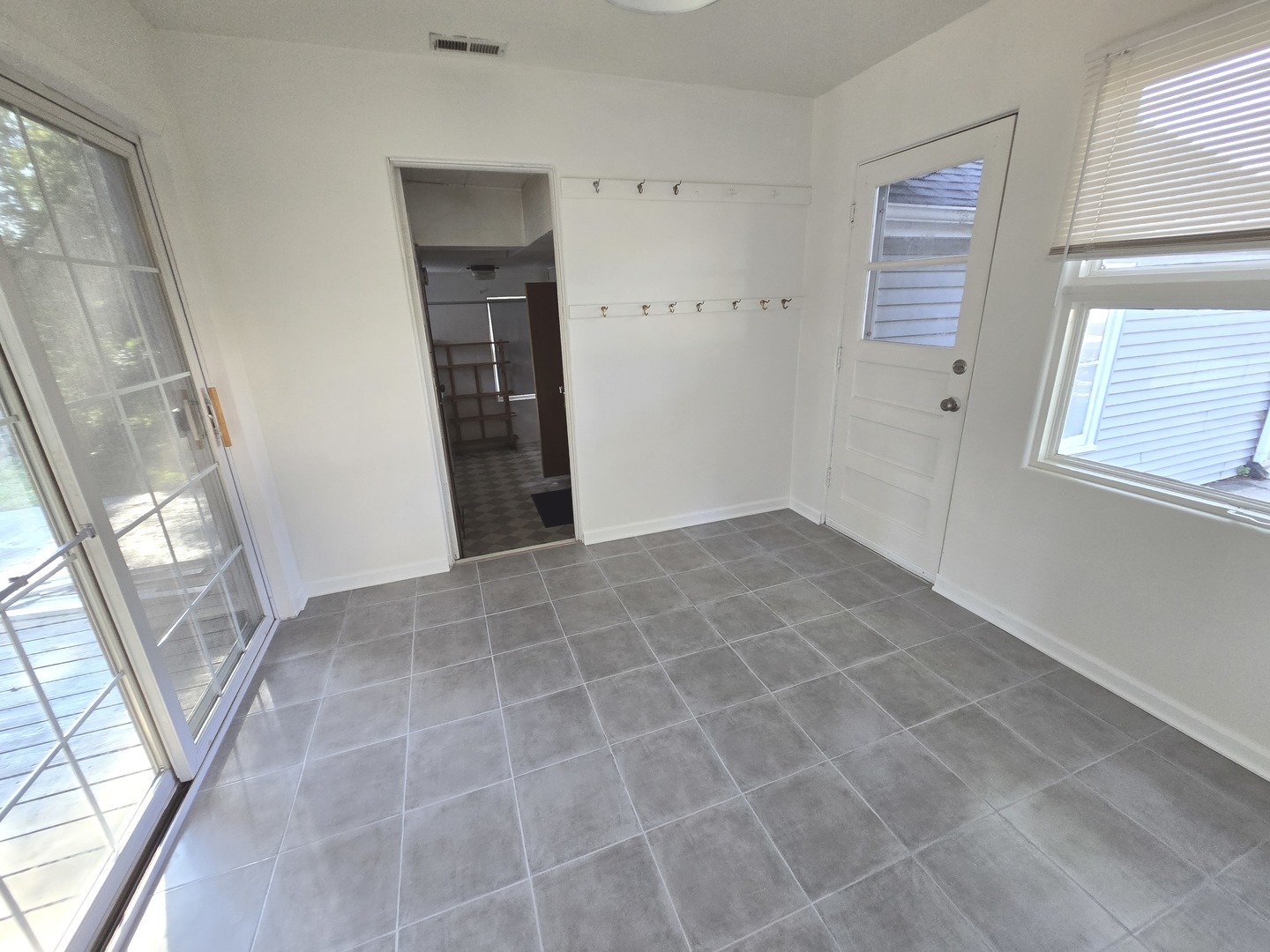 901 E Krage Drive, Addison, IL 60101