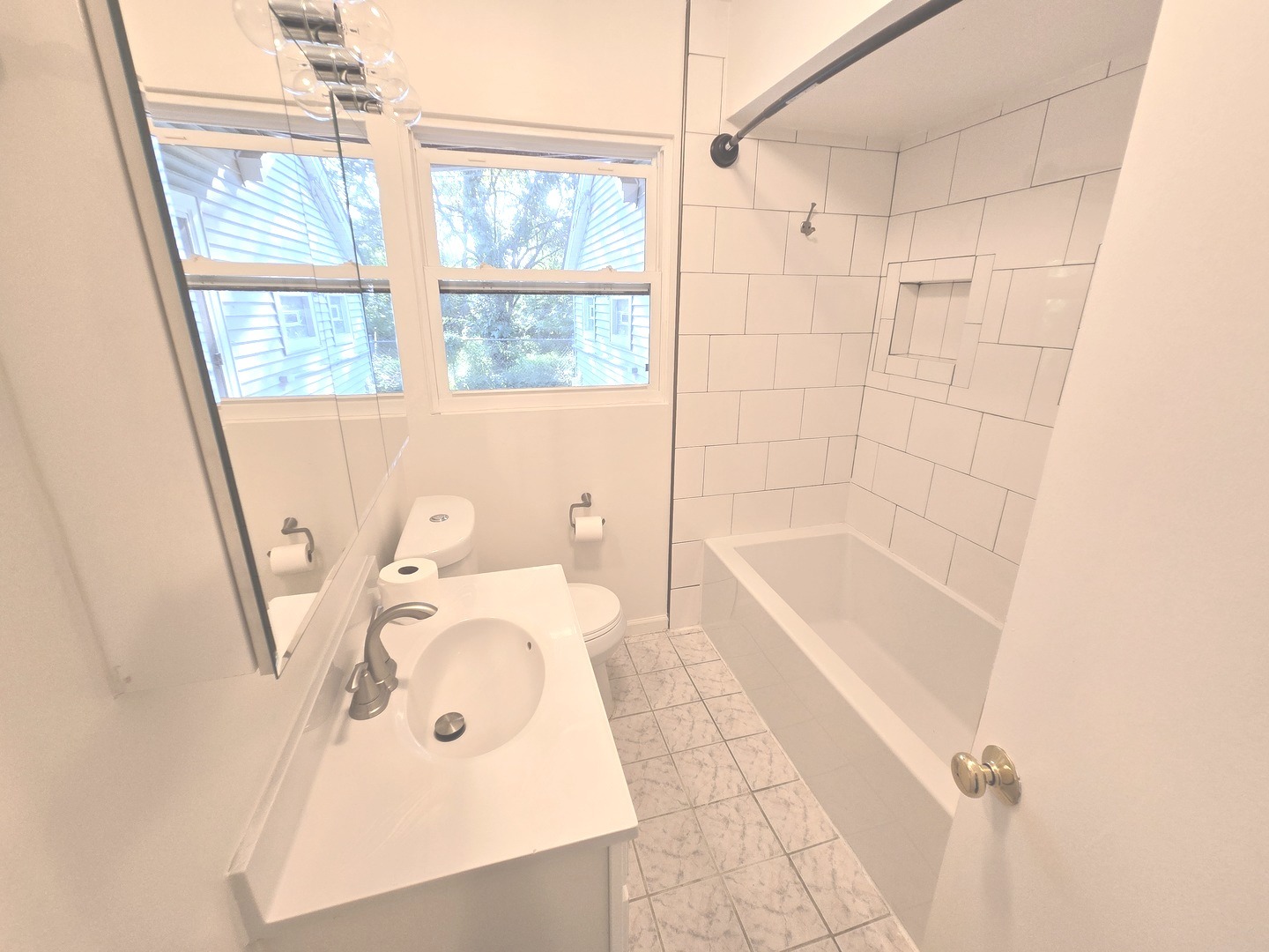 901 E Krage Drive, Addison, IL 60101