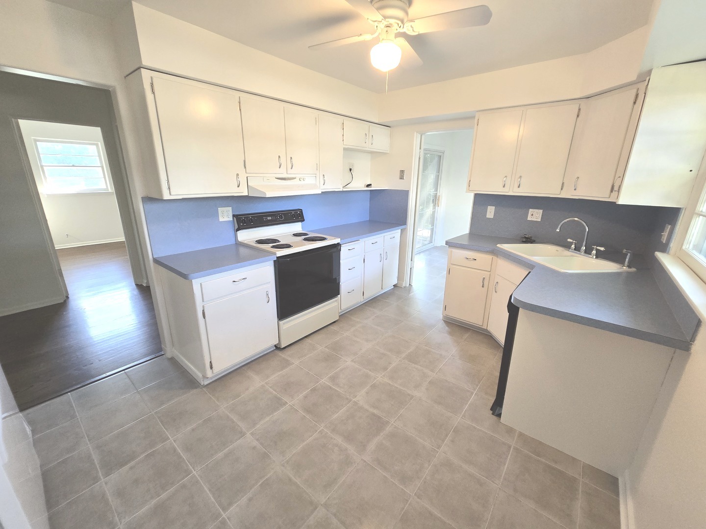 901 E Krage Drive, Addison, IL 60101