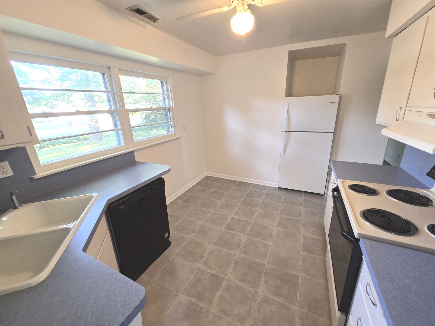 901 E Krage Drive, Addison, IL 60101