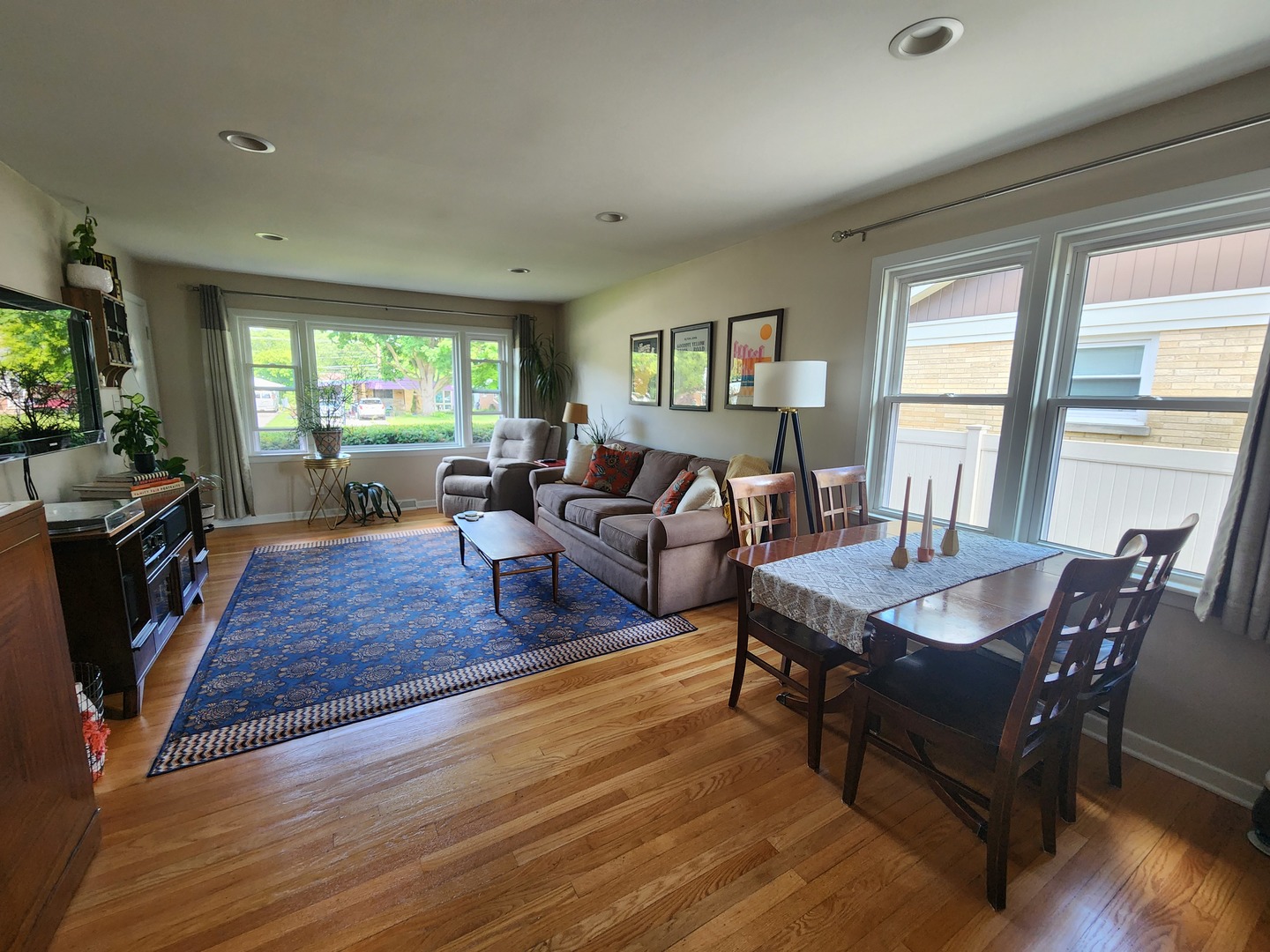 835 MCKINLEY Avenue, Mundelein, IL 60060