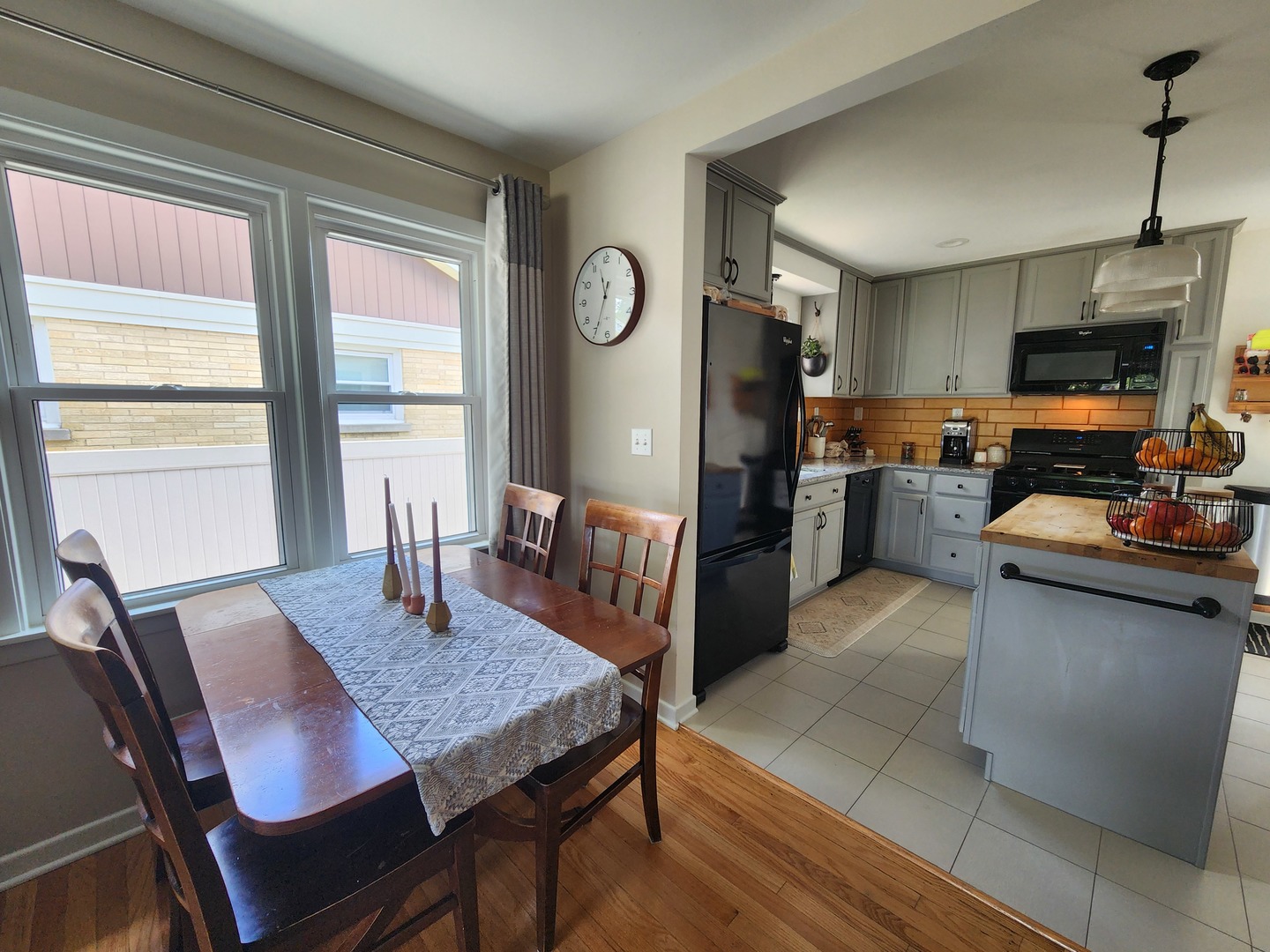 835 MCKINLEY Avenue, Mundelein, IL 60060