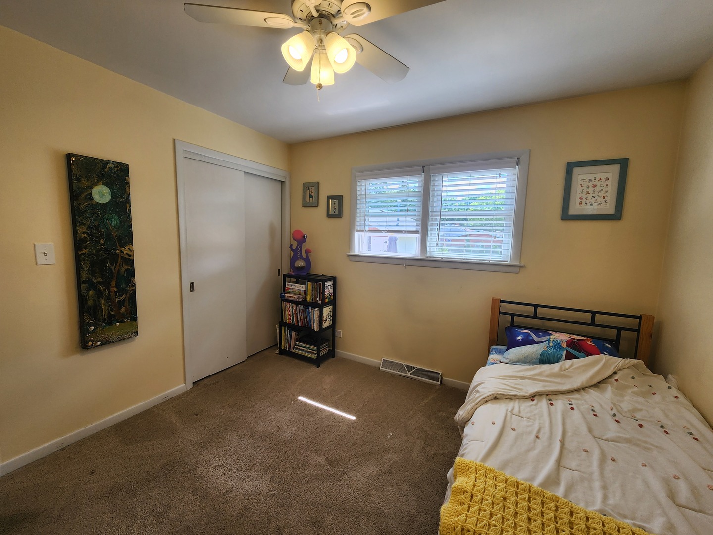 835 MCKINLEY Avenue, Mundelein, IL 60060