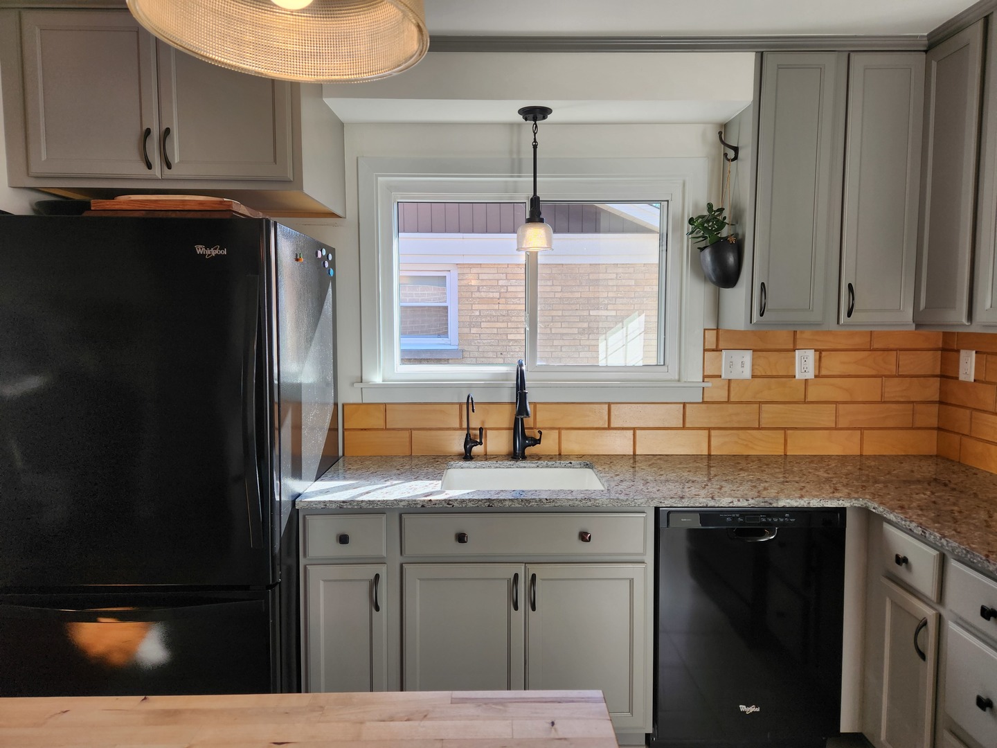 835 MCKINLEY Avenue, Mundelein, IL 60060