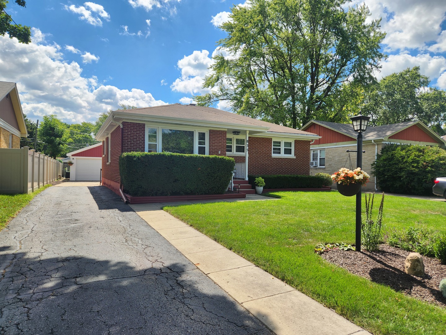 835 MCKINLEY Avenue, Mundelein, IL 60060