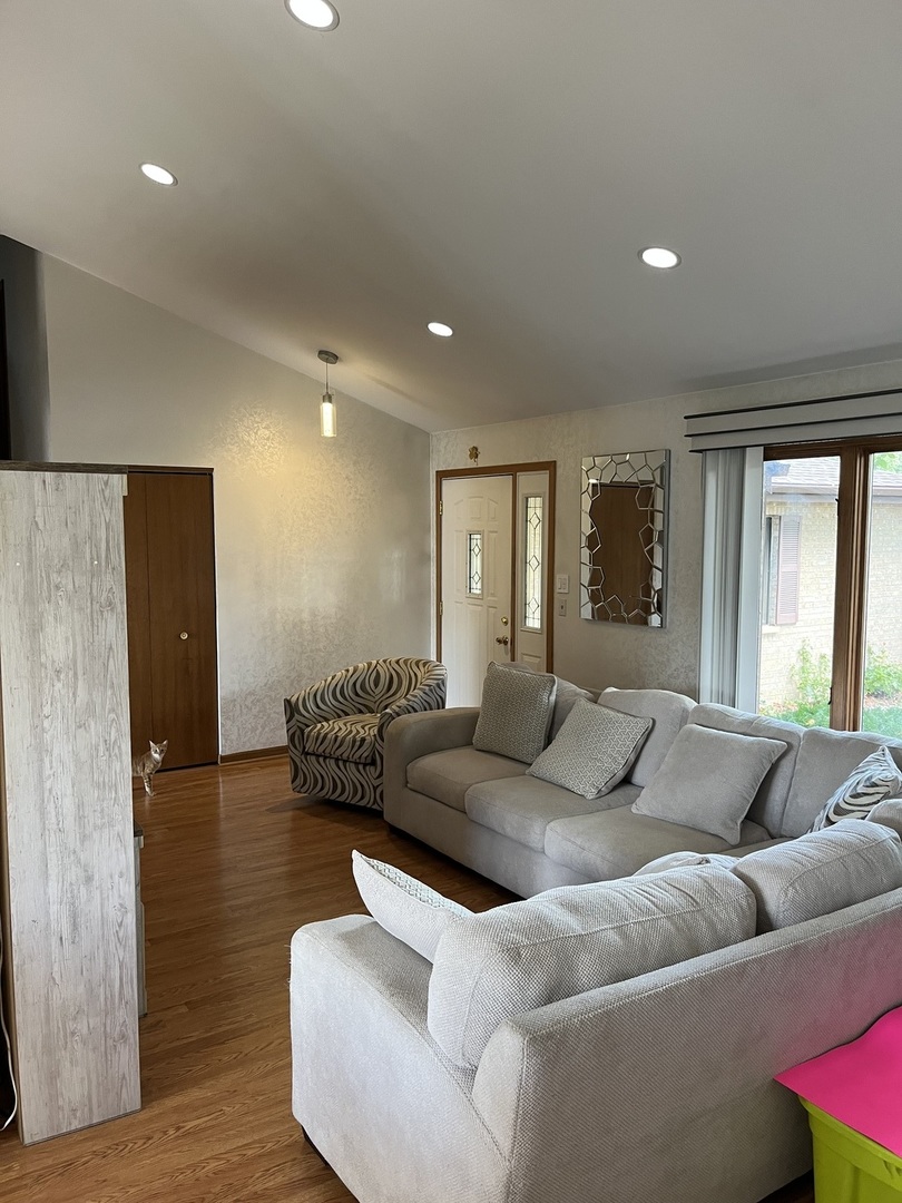 12024 S Van Beveren Drive, Alsip, IL 60803