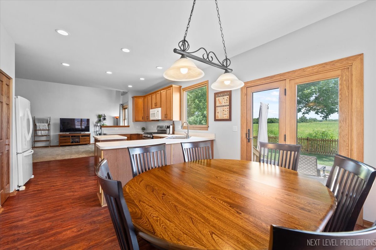 209 Somerset Drive, Sugar Grove, IL 60554