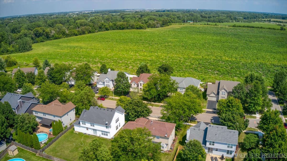 209 Somerset Drive, Sugar Grove, IL 60554