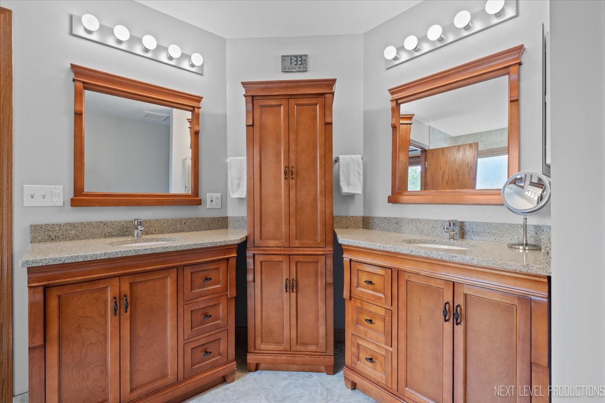 209 Somerset Drive, Sugar Grove, IL 60554