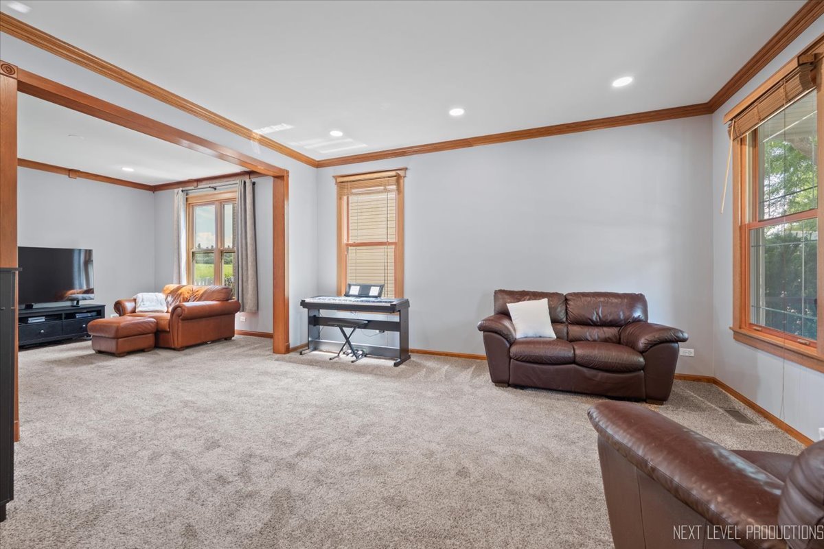 209 Somerset Drive, Sugar Grove, IL 60554