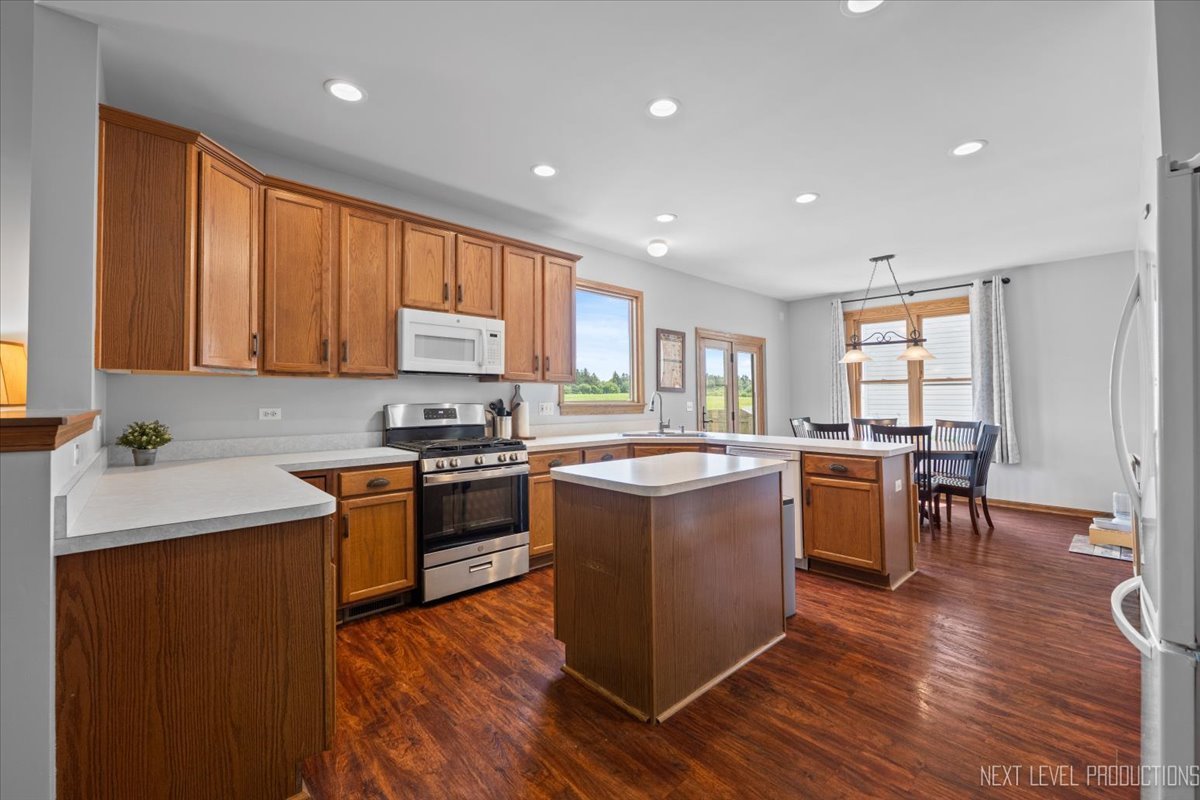 209 Somerset Drive, Sugar Grove, IL 60554