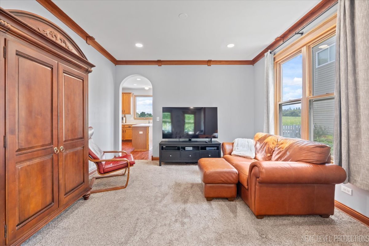 209 Somerset Drive, Sugar Grove, IL 60554