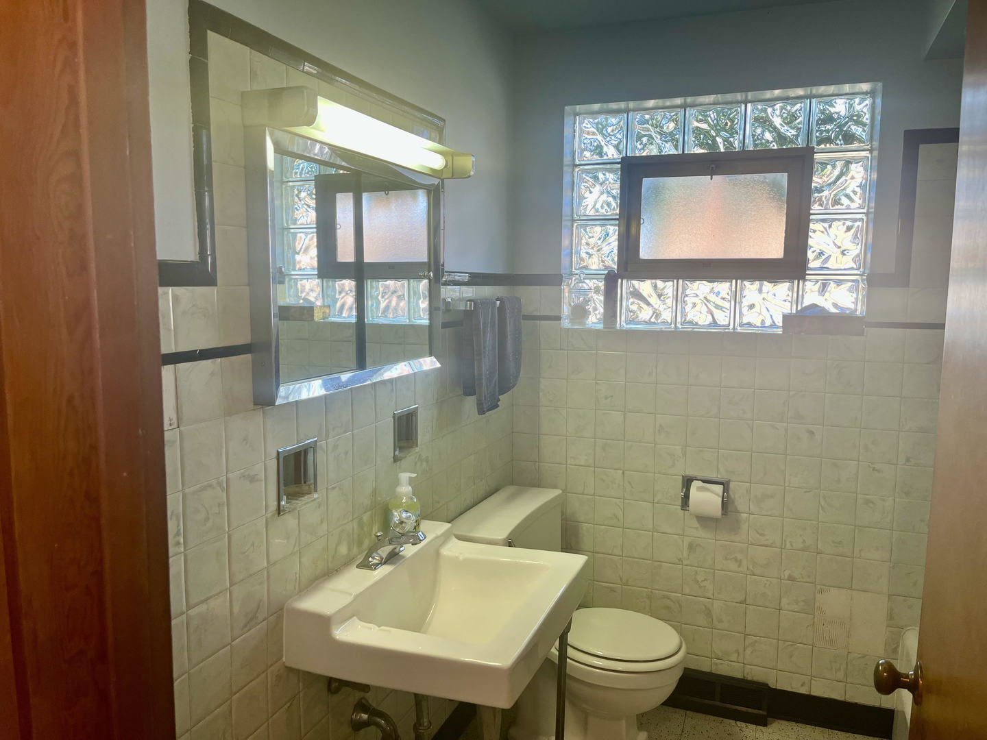 5733 W 83rd Place, Burbank, IL 60459