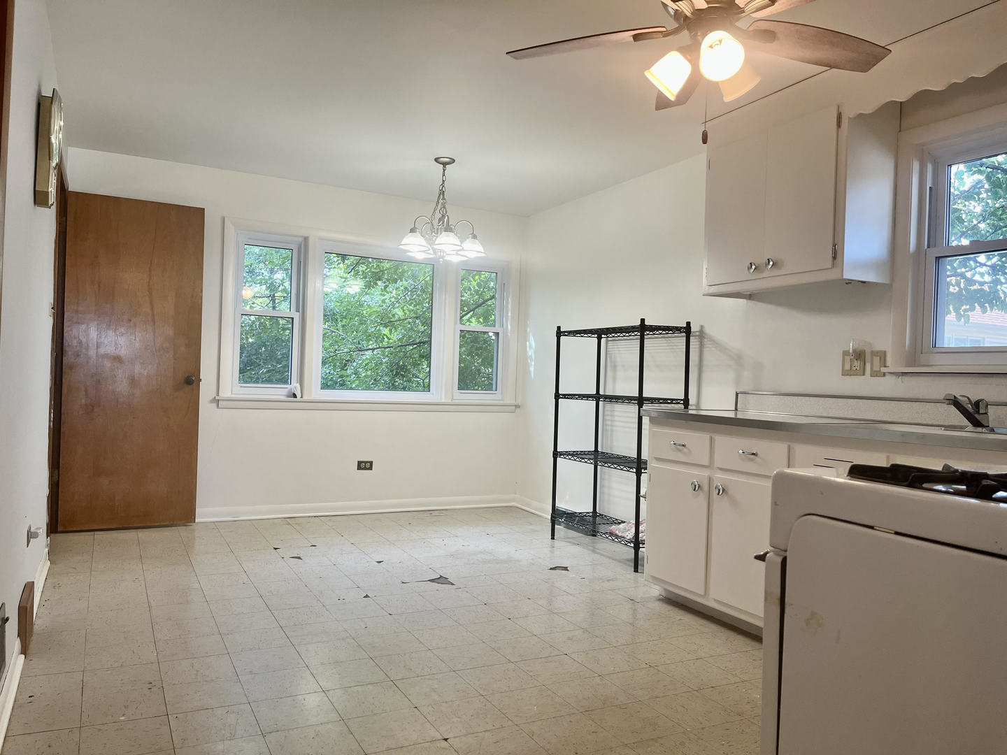5733 W 83rd Place, Burbank, IL 60459