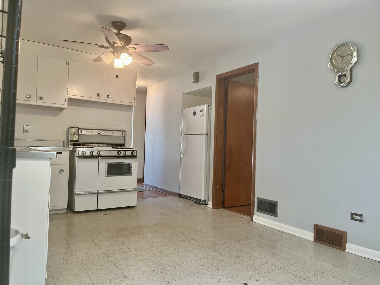 5733 W 83rd Place, Burbank, IL 60459
