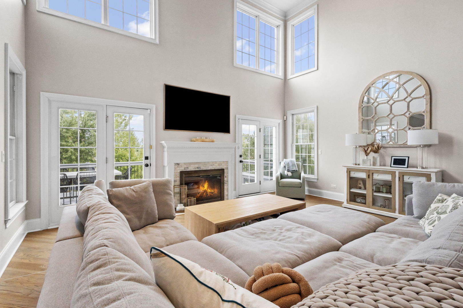 4 Tournament Drive, Hawthorn Woods, IL 60047