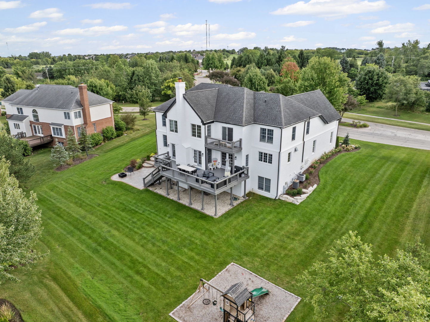 4 Tournament Drive, Hawthorn Woods, IL 60047