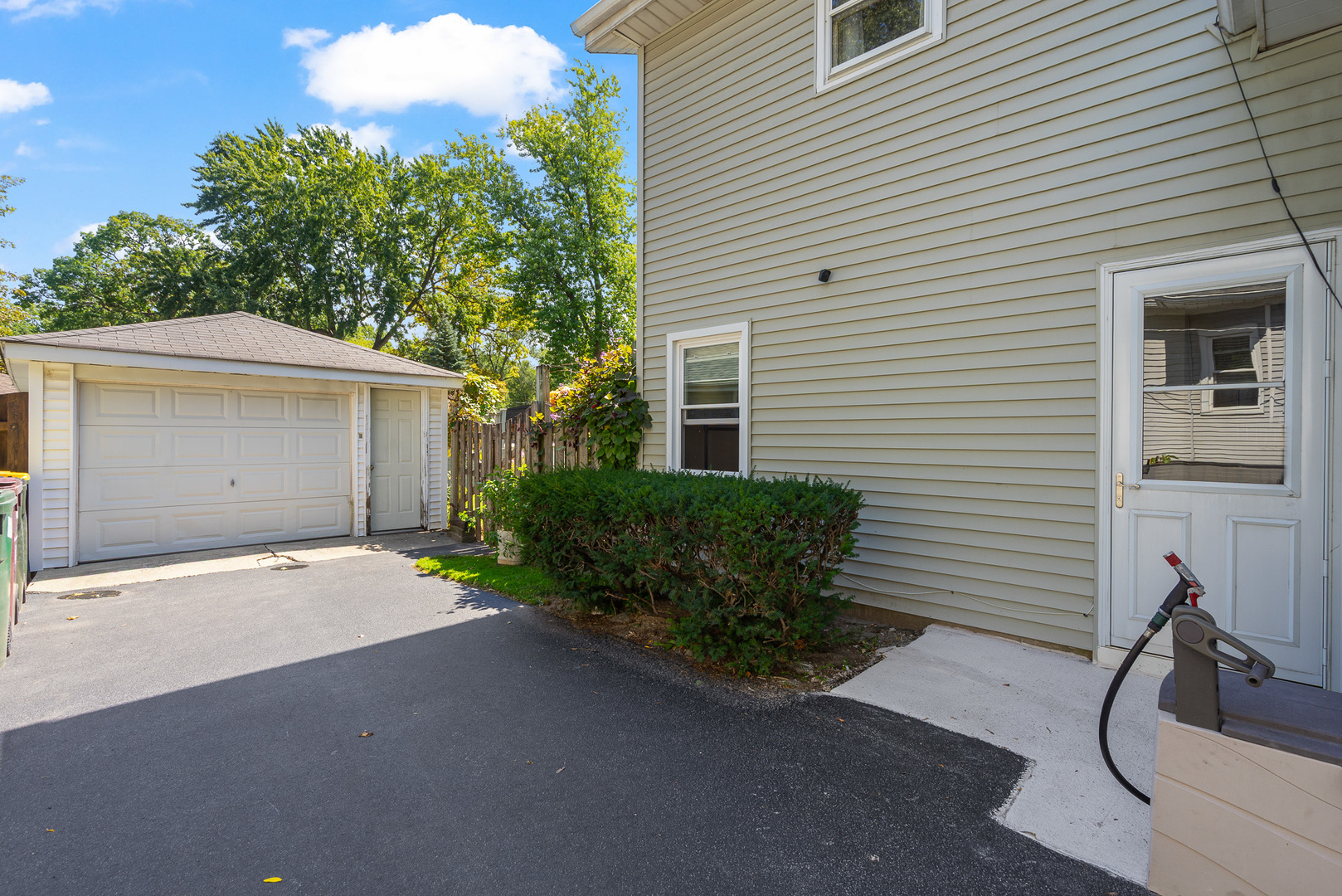 305 Schwab Street, Thornton, IL 60476