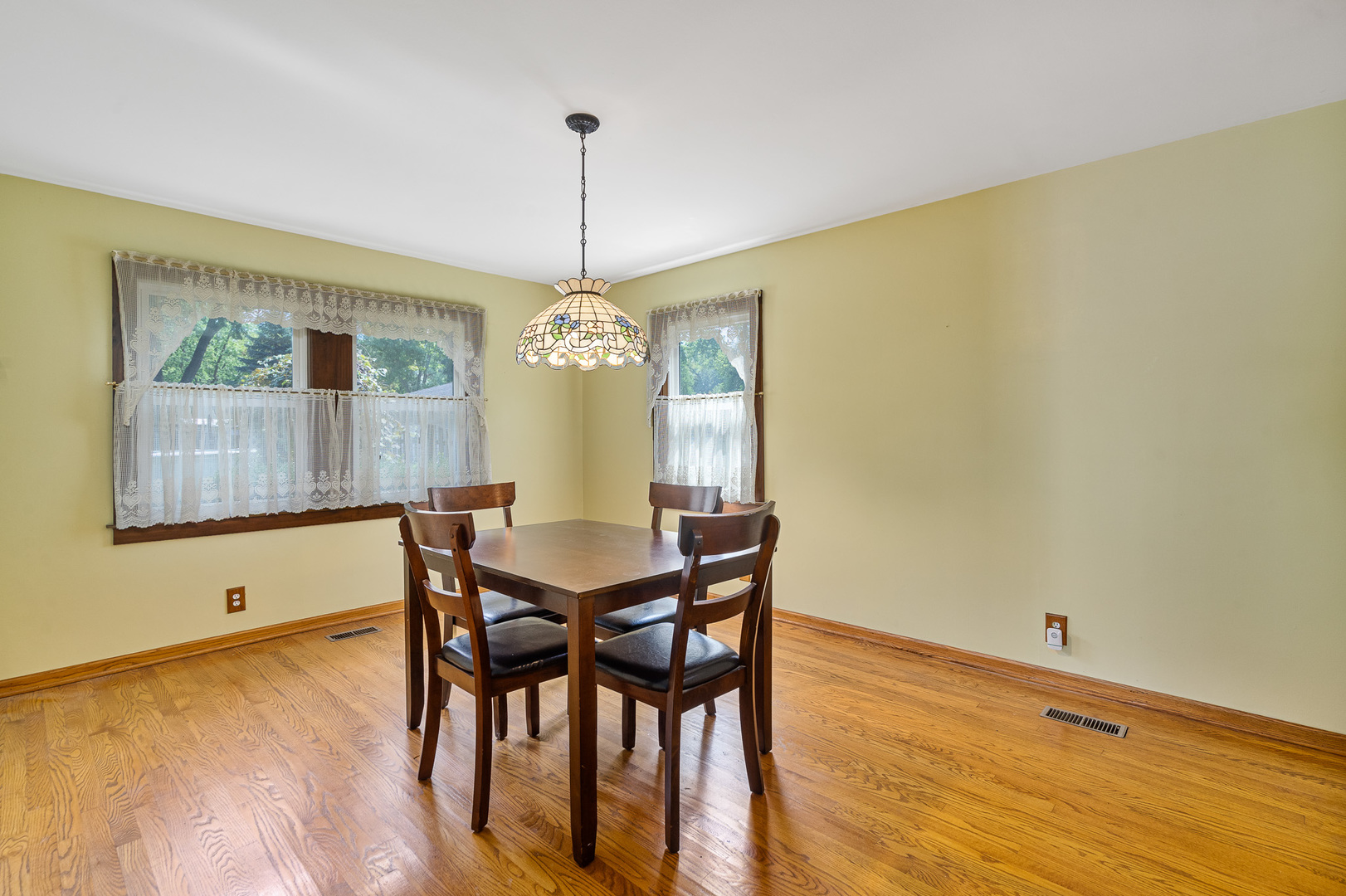 305 Schwab Street, Thornton, IL 60476
