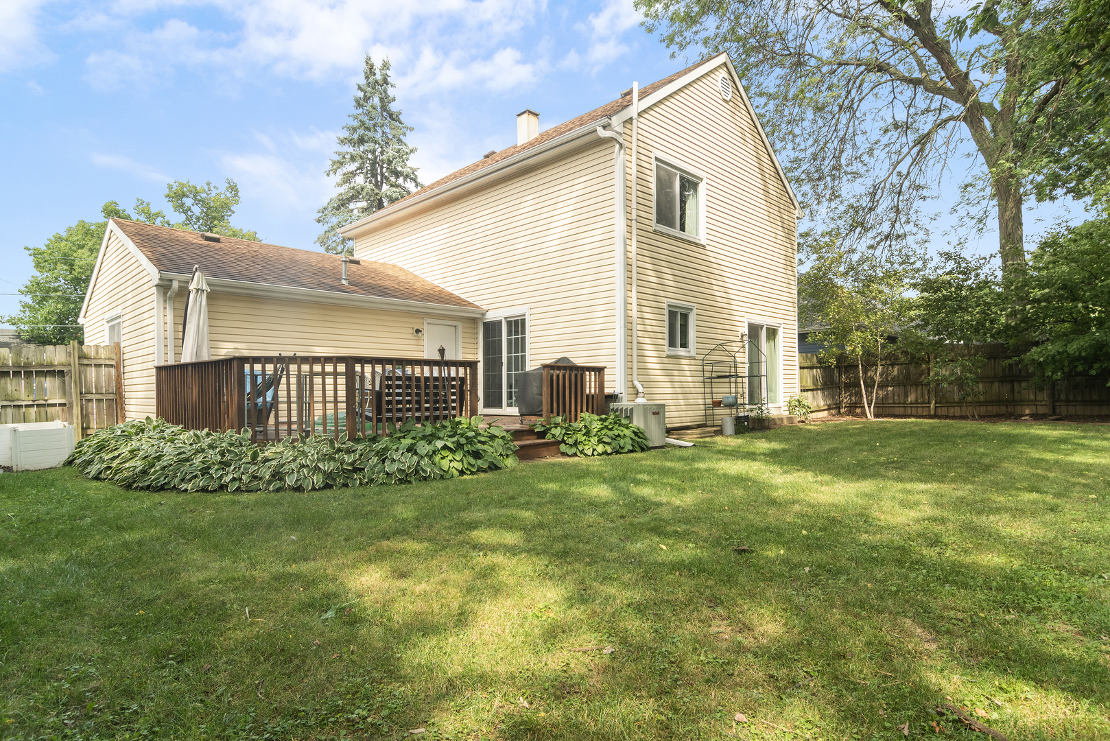 221 Oakdale Avenue, Mundelein, IL 60060