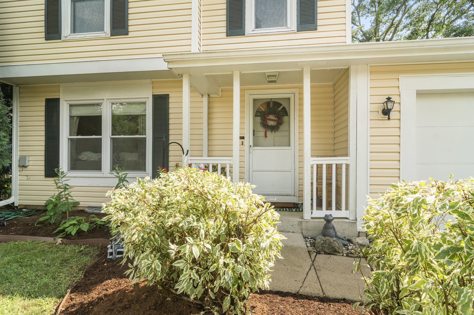 221 Oakdale Avenue, Mundelein, IL 60060