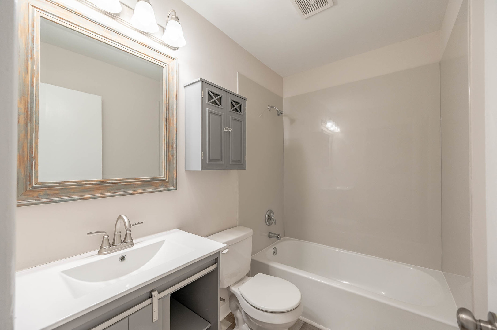 2S739 Winchester Circle #1, Warrenville, IL 60555