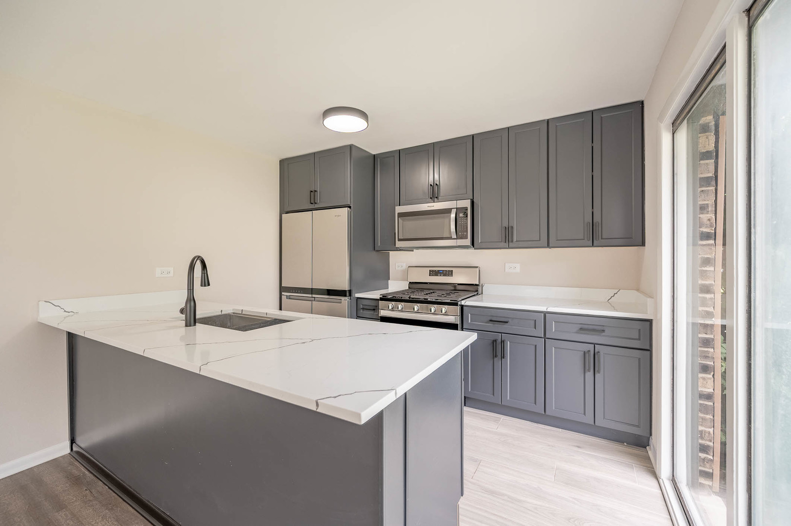 2S739 Winchester Circle #1, Warrenville, IL 60555
