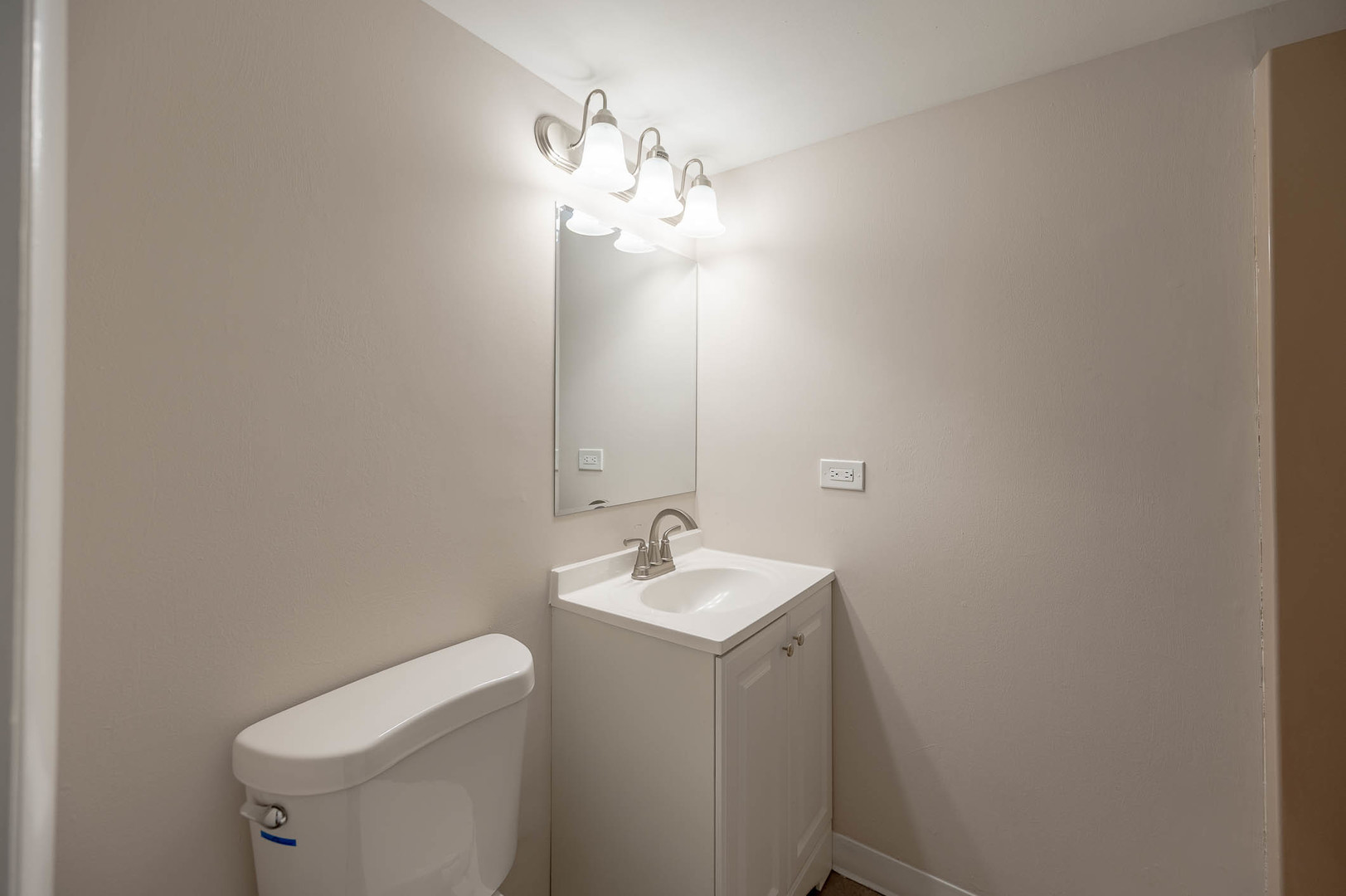 2S739 Winchester Circle #1, Warrenville, IL 60555