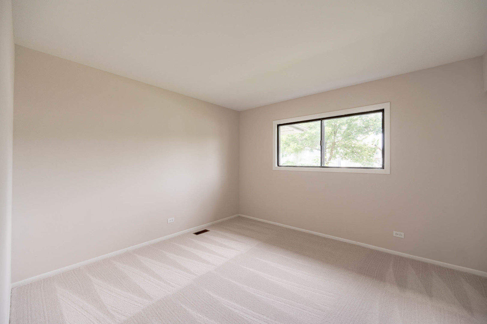 2S739 Winchester Circle #1, Warrenville, IL 60555
