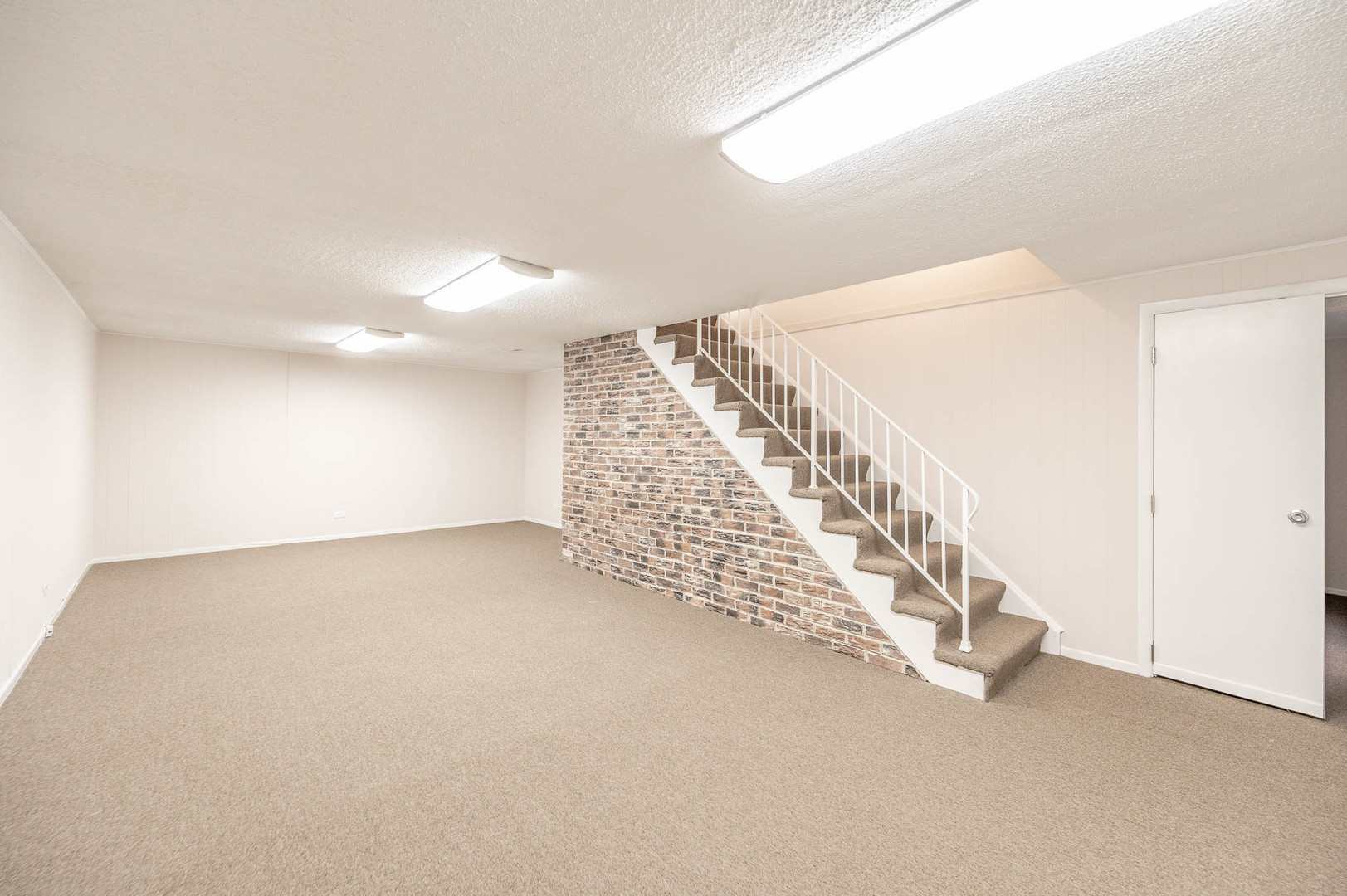 2S739 Winchester Circle #1, Warrenville, IL 60555