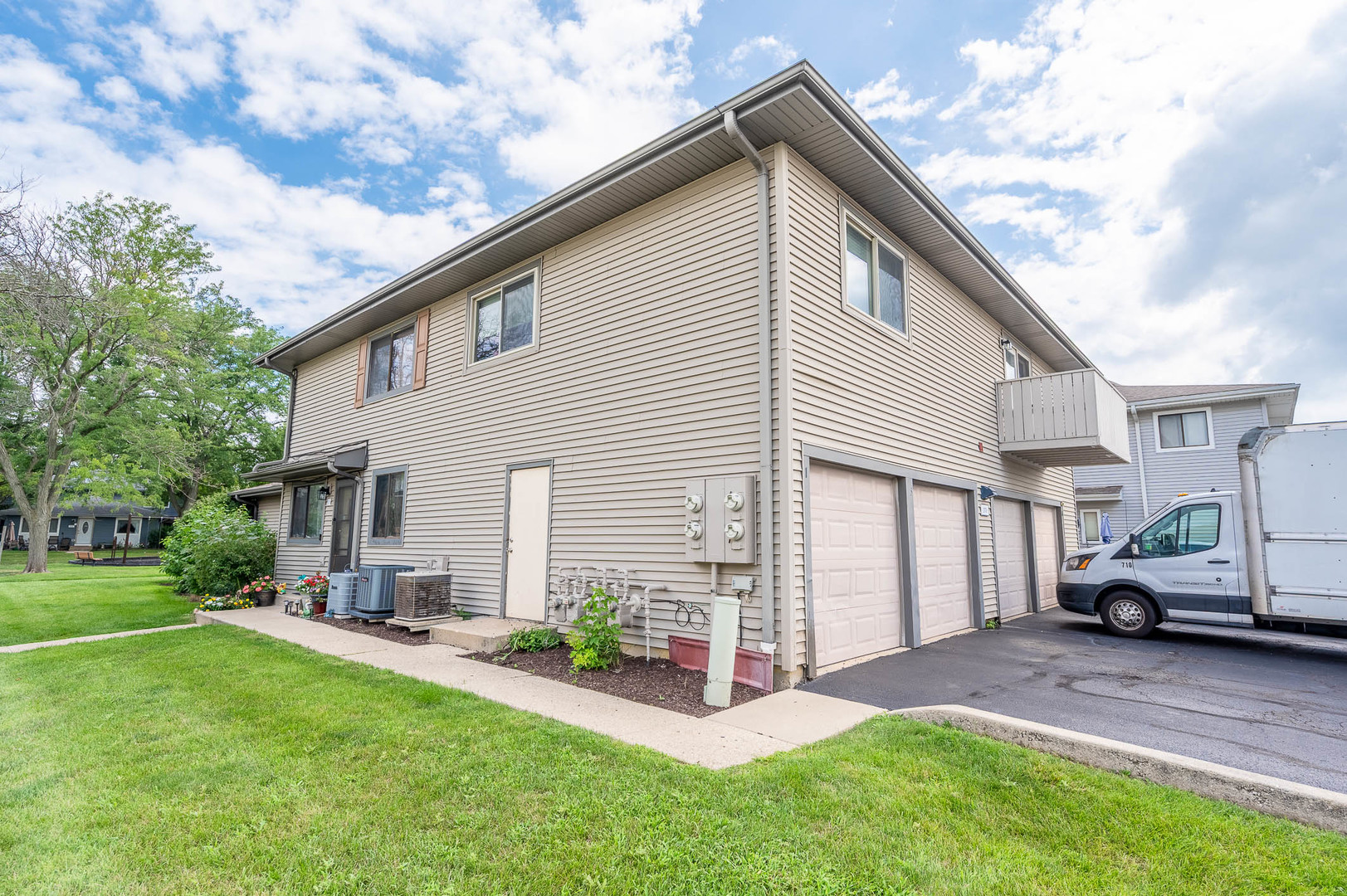 2S739 Winchester Circle #1, Warrenville, IL 60555