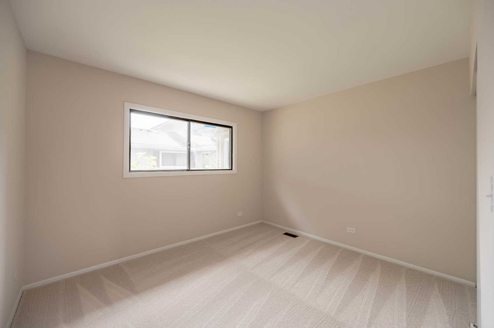 2S739 Winchester Circle #1, Warrenville, IL 60555