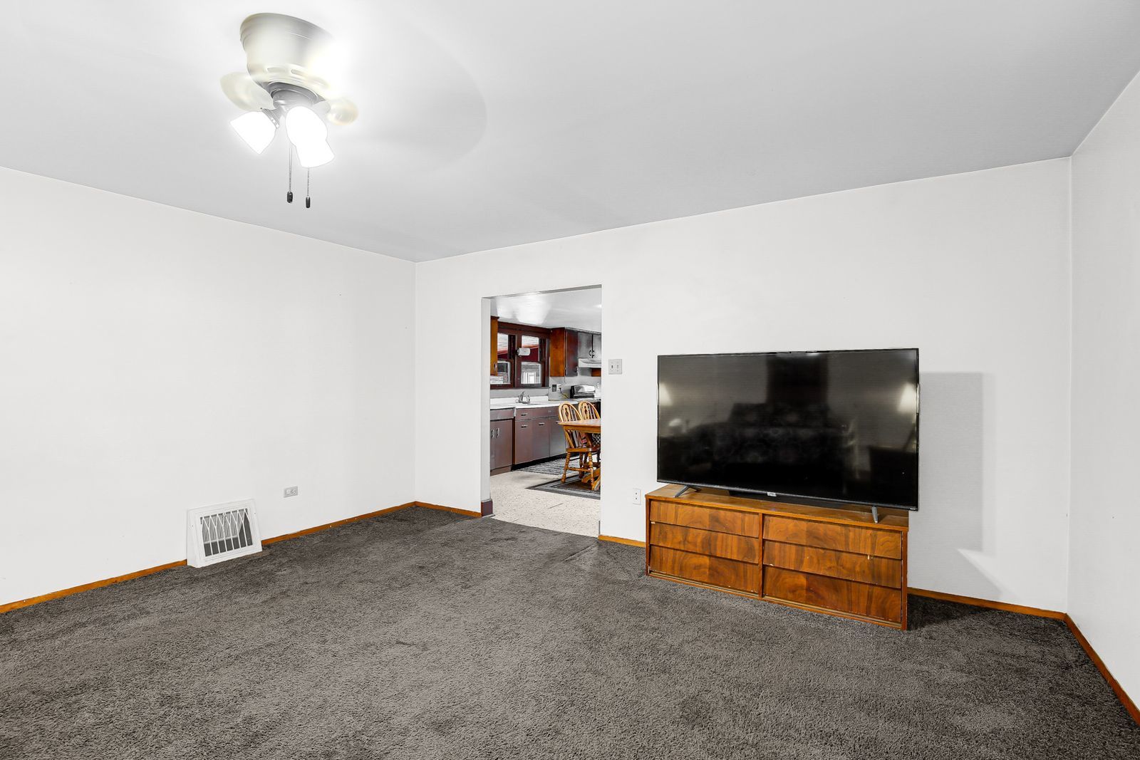 2201 Thornton Lansing Road, Lansing, IL 60438