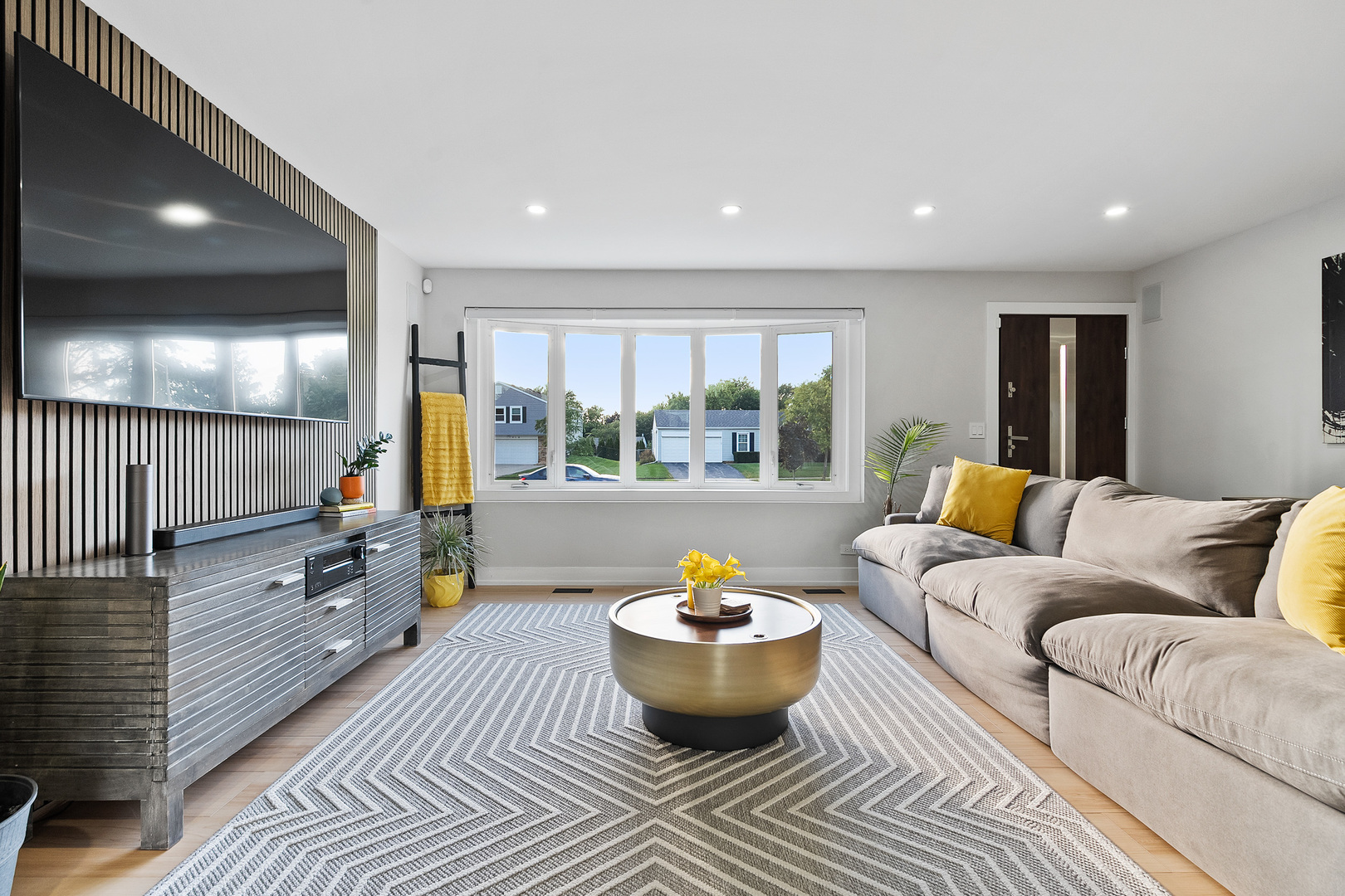 421 N Braintree Drive, Schaumburg, IL 60194