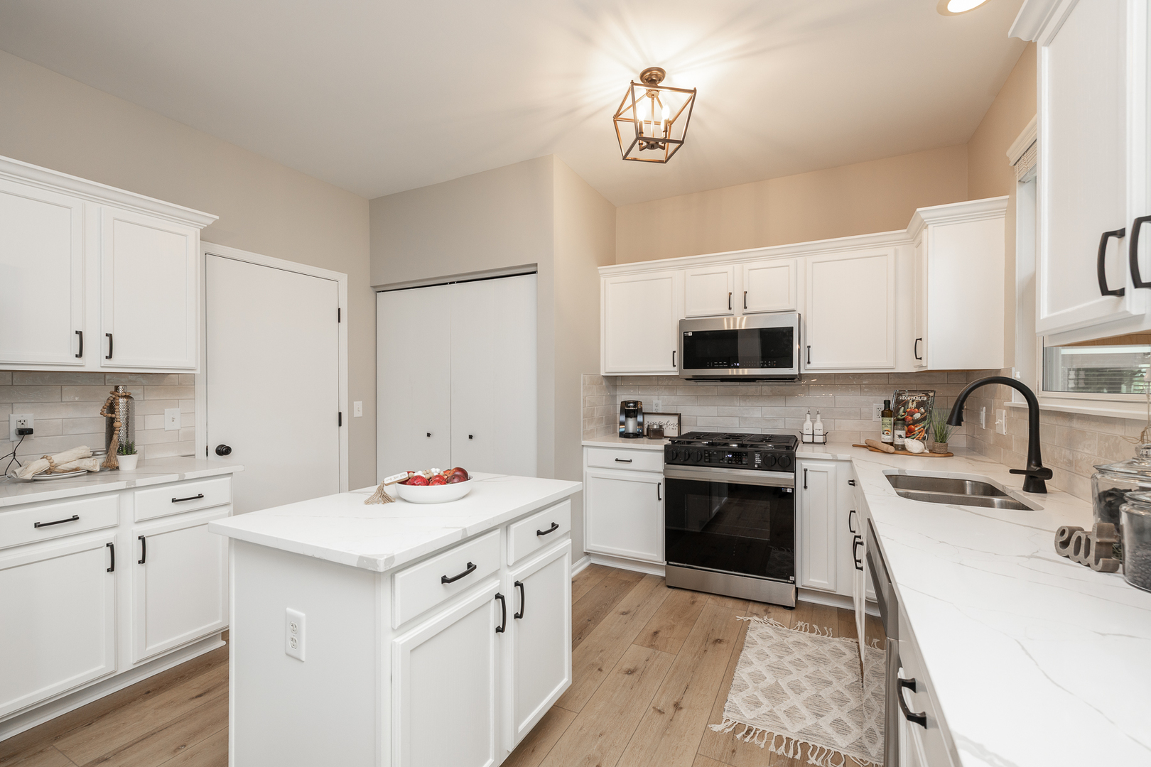 1457 W Ludington Circle, Romeoville, IL 60446