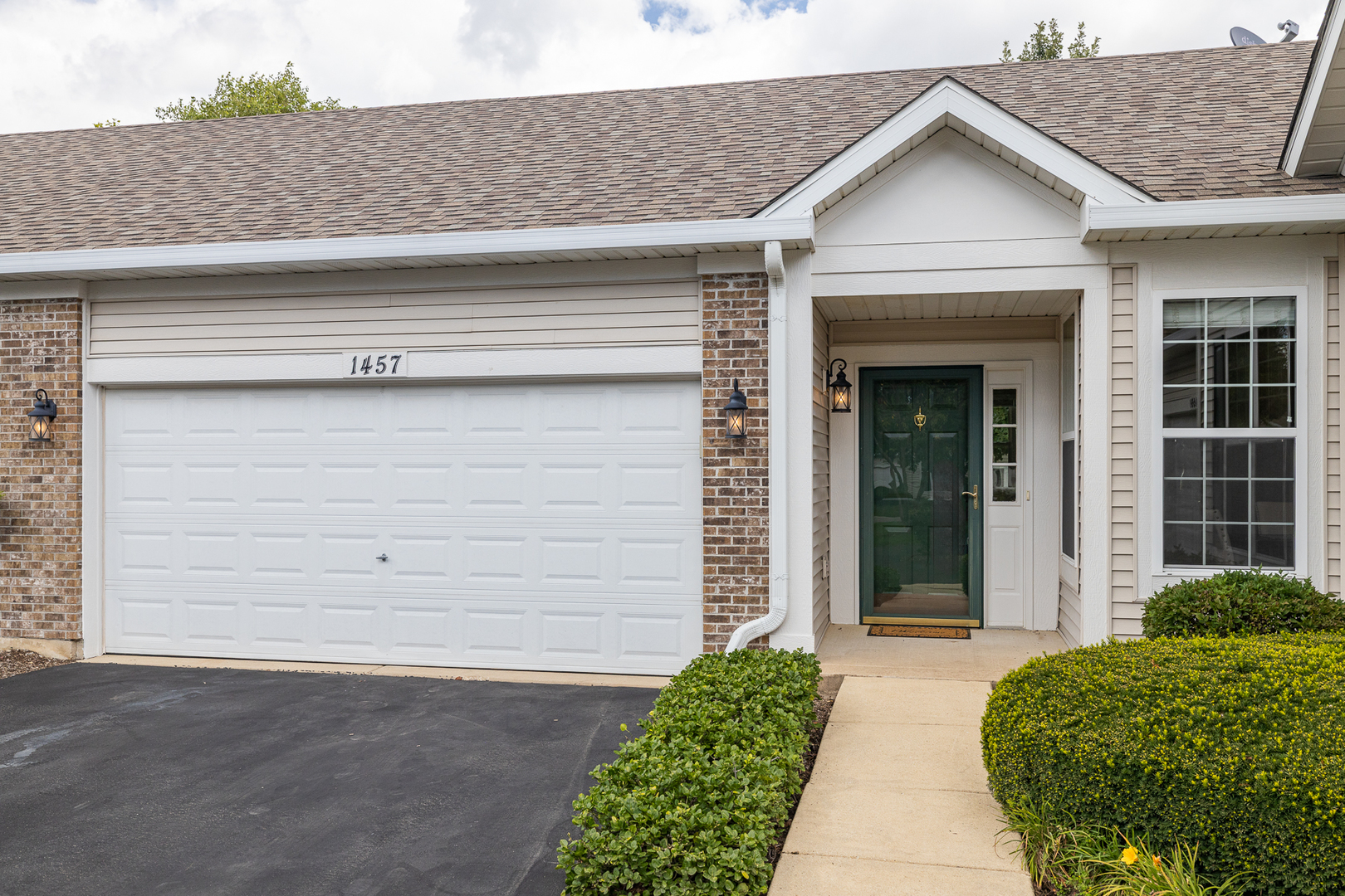 1457 W Ludington Circle, Romeoville, IL 60446