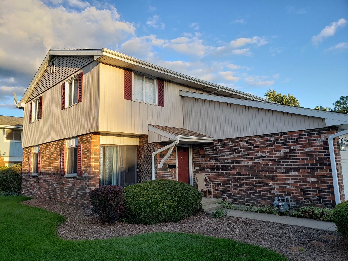 1643 Castbourne Court, Wheaton, IL 60189