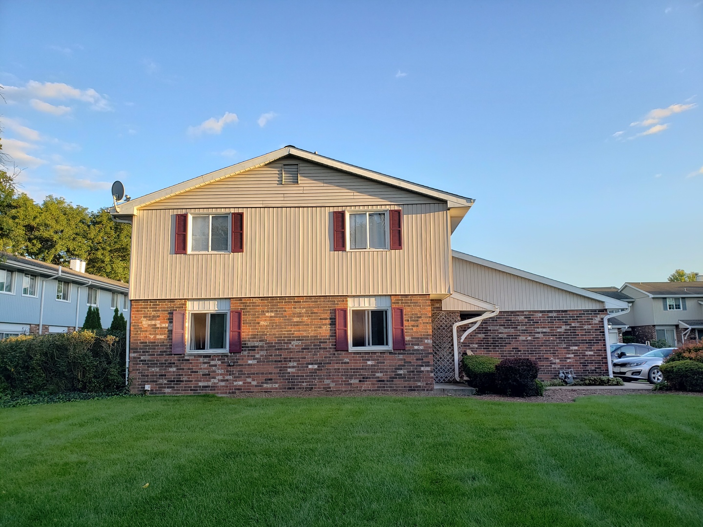 1643 Castbourne Court, Wheaton, IL 60189