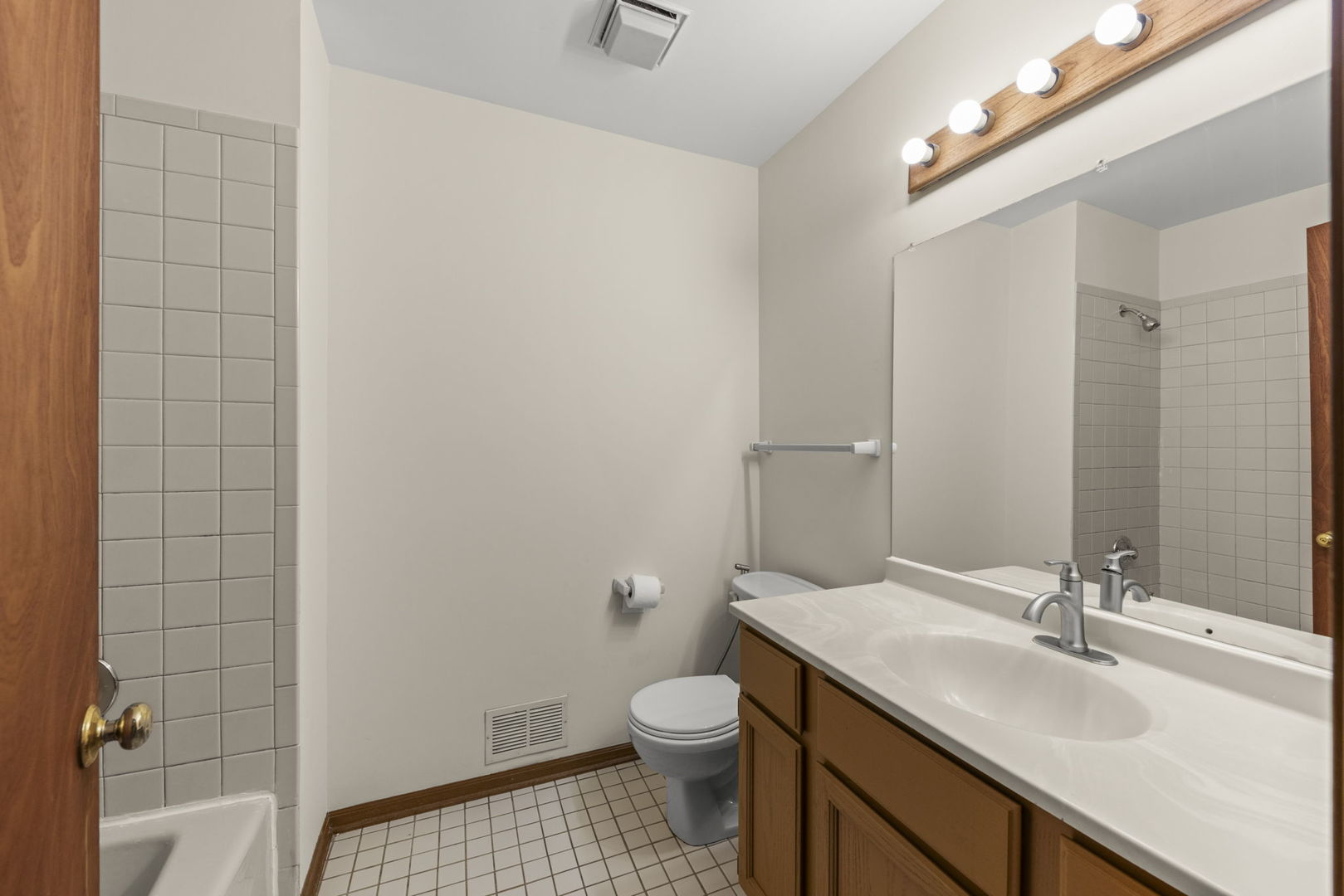 300 Starling Court #A, Bloomingdale, IL 60108