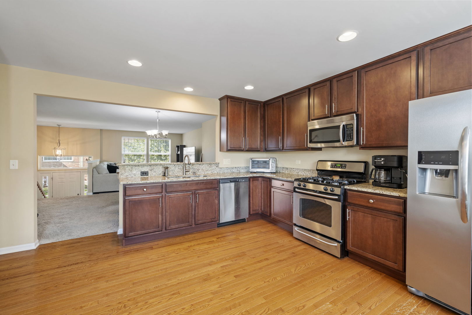 254 Devoe Drive, Oswego, IL 60543
