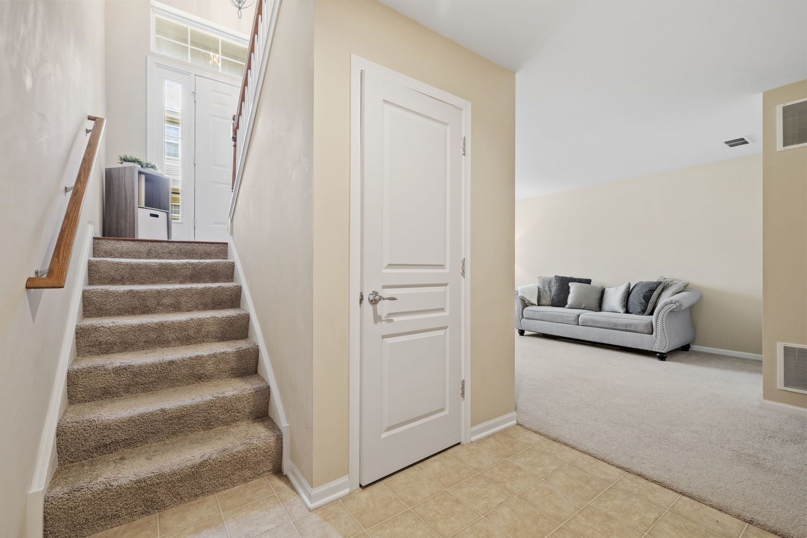 254 Devoe Drive, Oswego, IL 60543