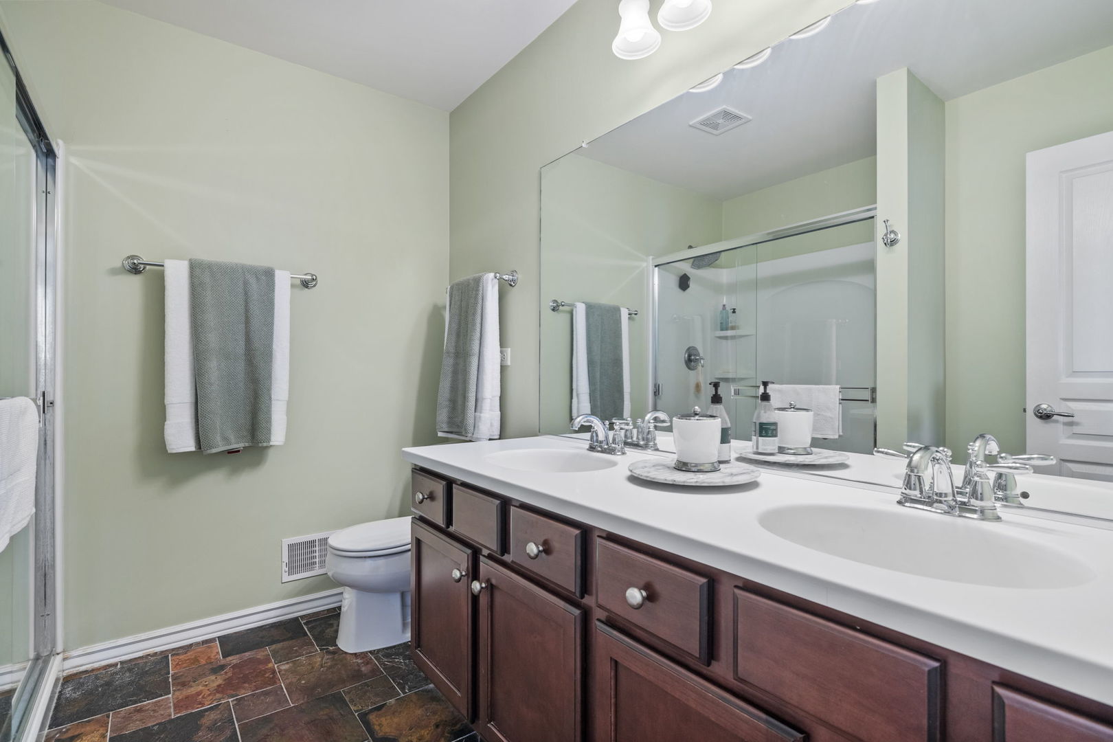 254 Devoe Drive, Oswego, IL 60543