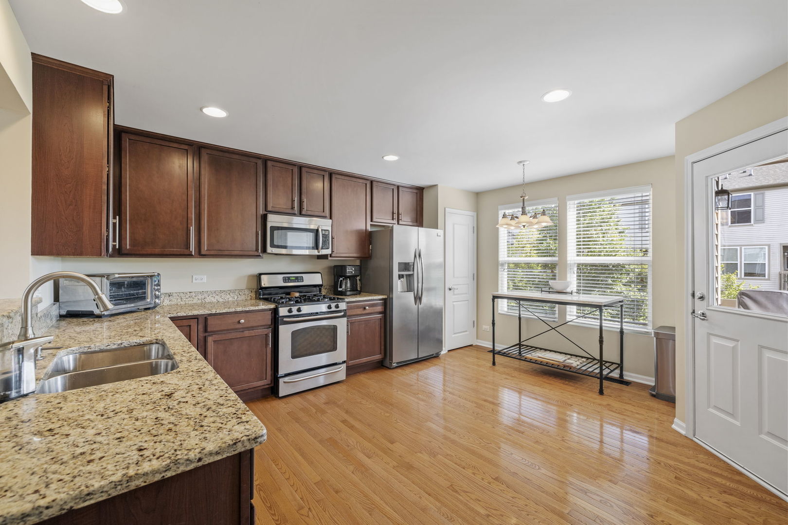 254 Devoe Drive, Oswego, IL 60543