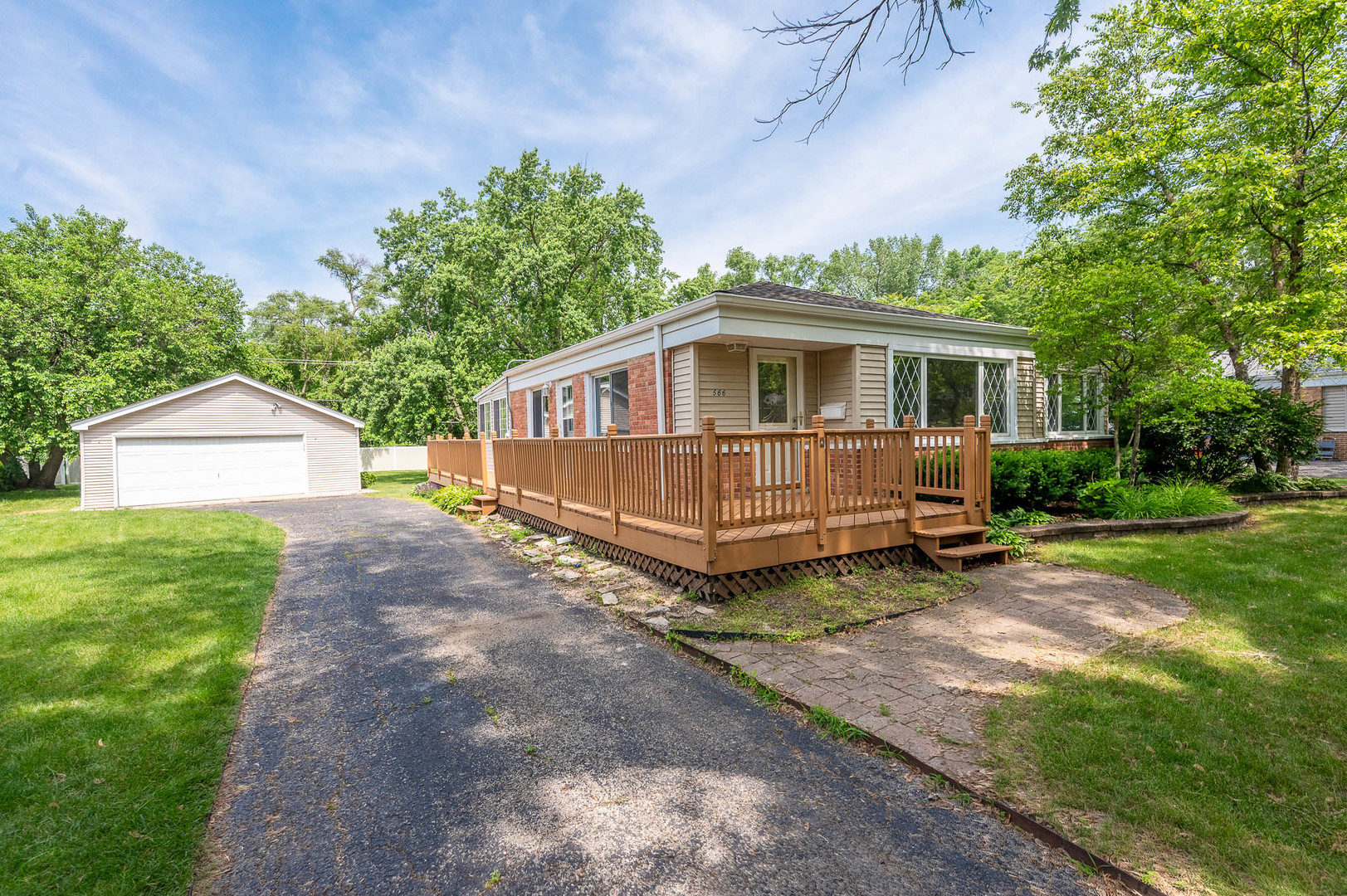 566 Glendale Avenue, Wheaton, IL 60187