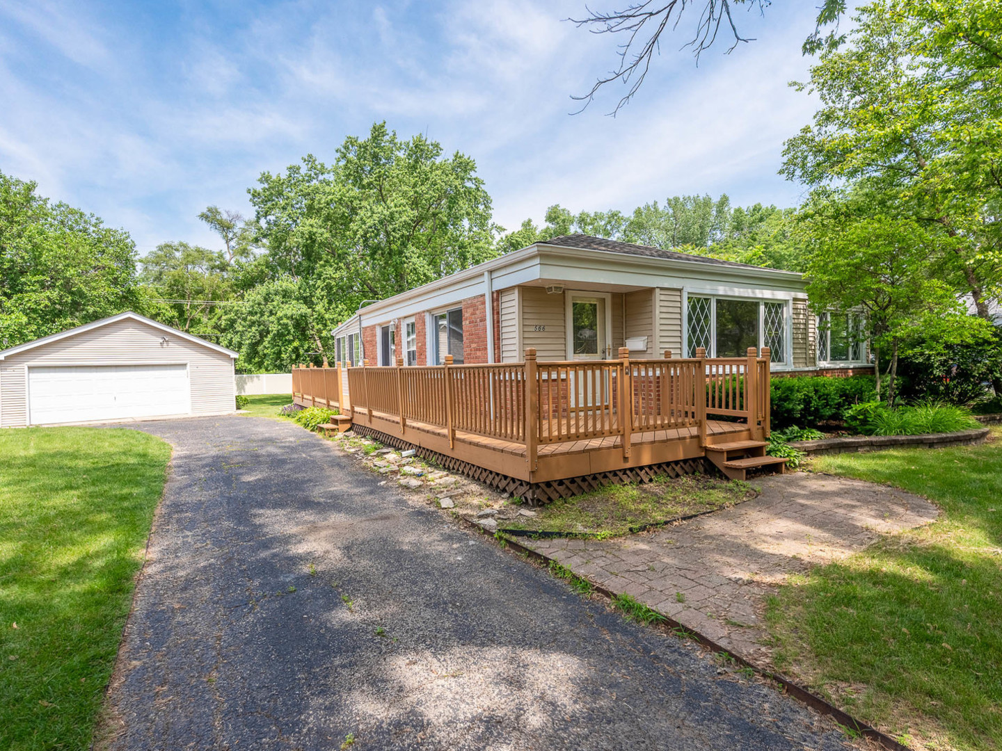 566 Glendale Avenue, Wheaton, IL 60187