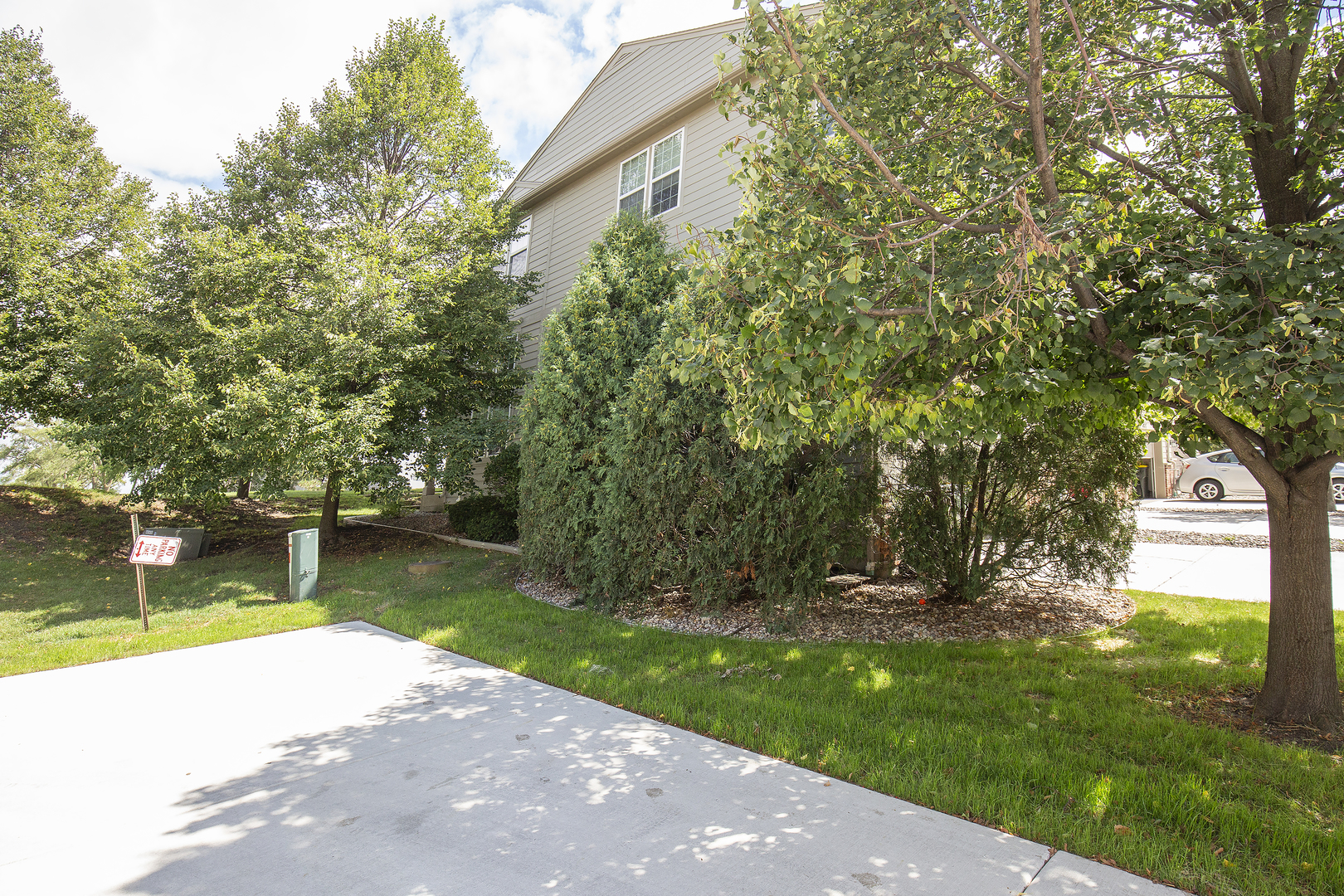 1457 Blackhawk Court #1, Wood Dale, IL 60191