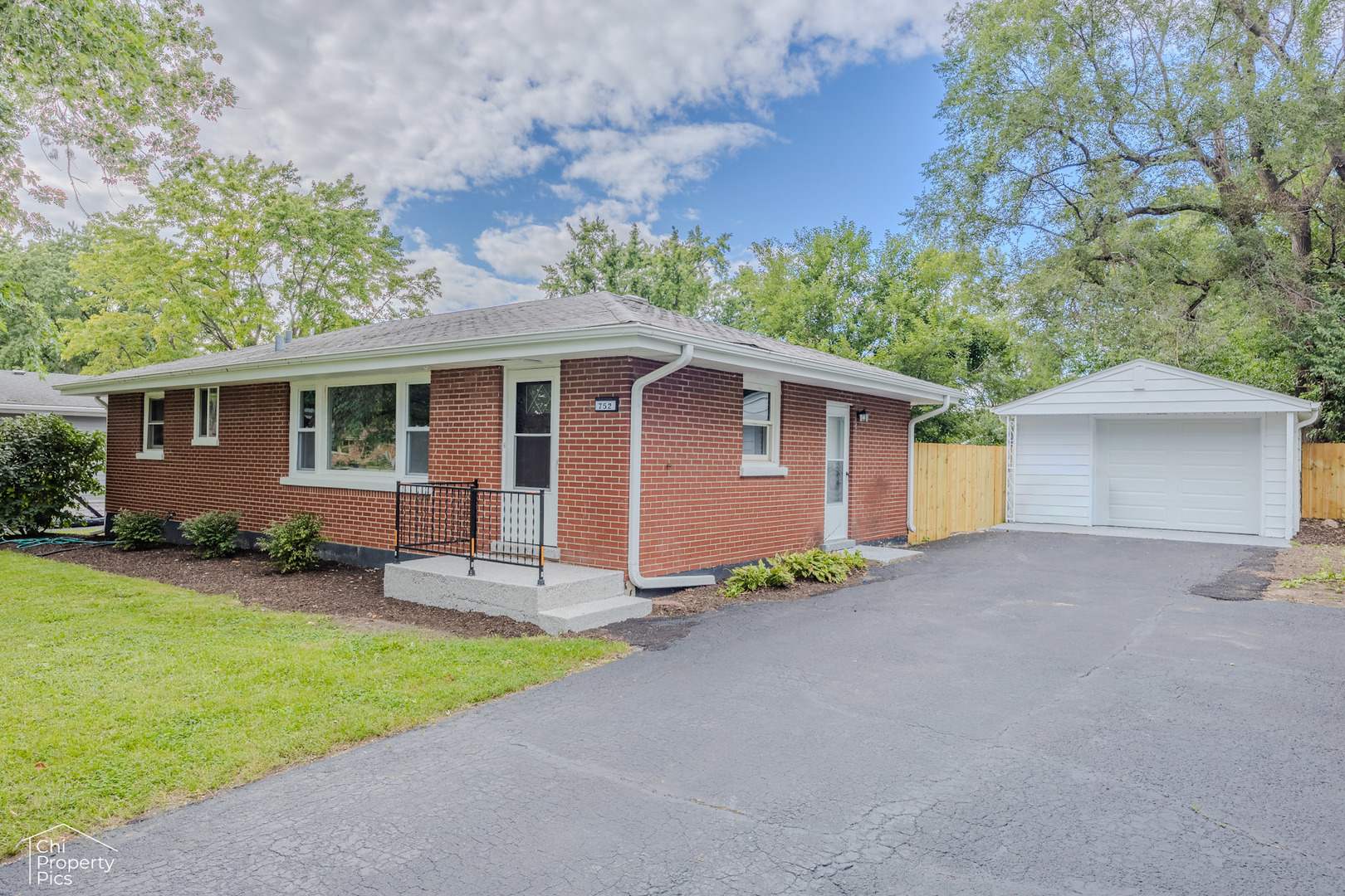752 Rolling Drive, Lisle, IL 60532