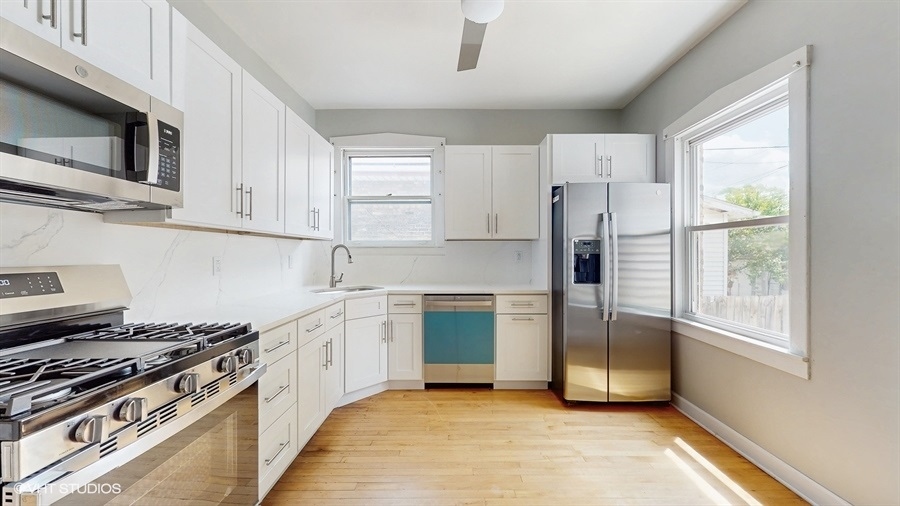 5041 W Fletcher Street, Chicago, IL 60641